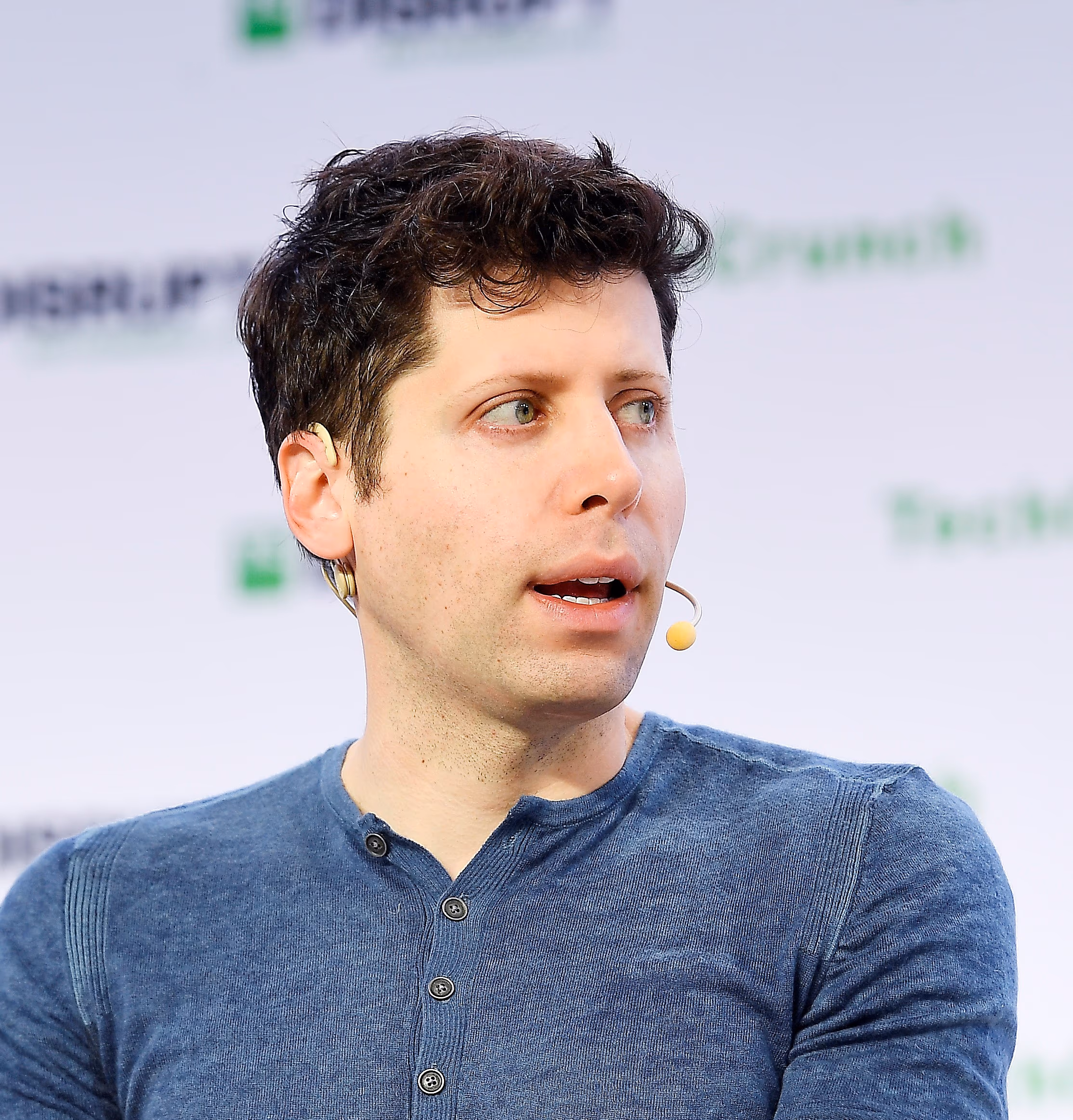 壇上で話すOpenAI CEO Sam Altman氏
