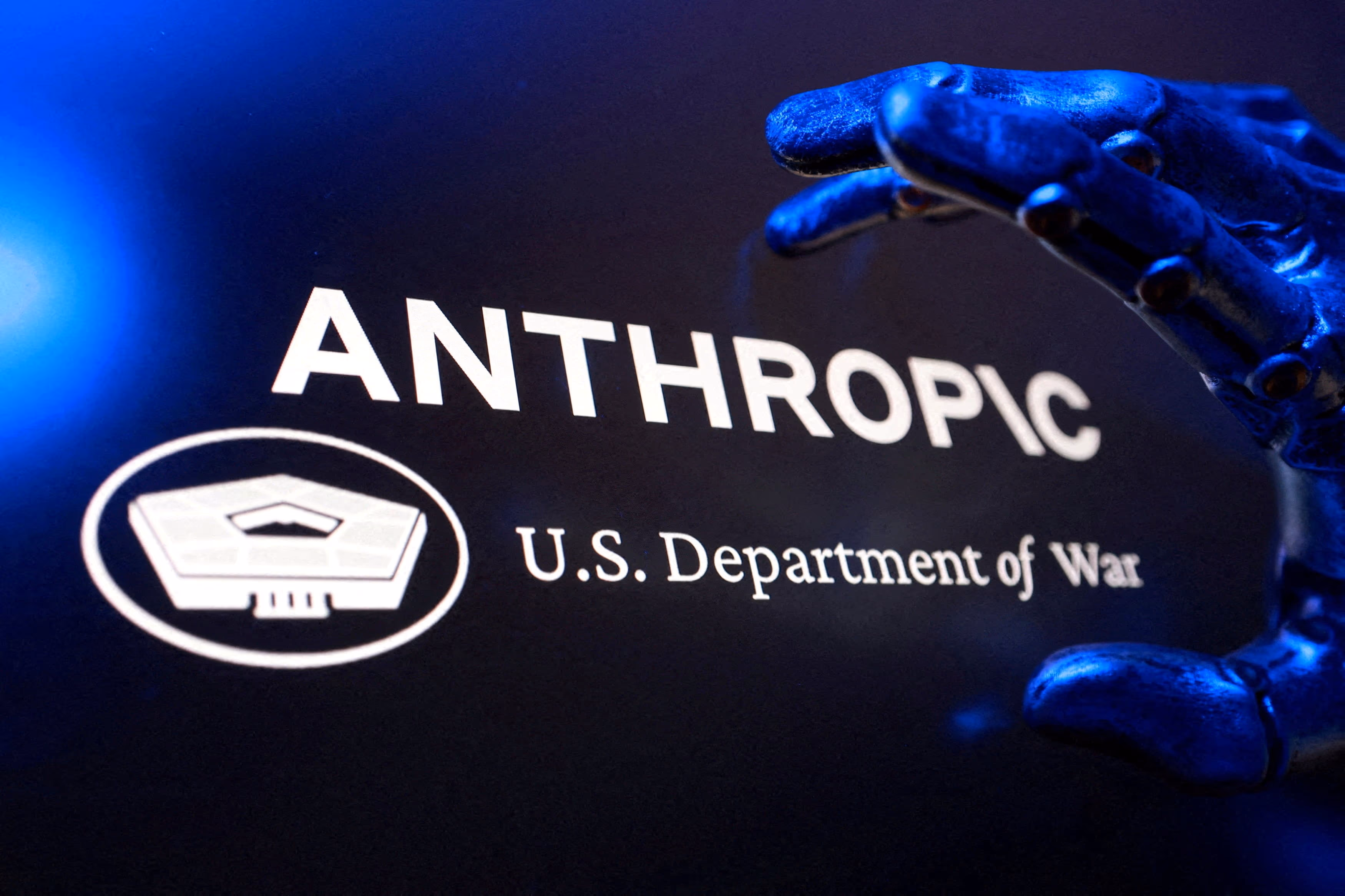 米軍関連のAI契約イラスト。AnthropicがPentagonのリストから外された構図